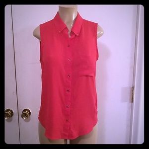 RED SLEEVELESS TOP